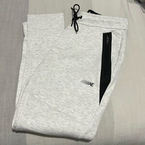 Men’s American Eagle joggers SZ S